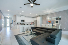 Unsurpassed 5 Bdm Townhome with private pool townhouse